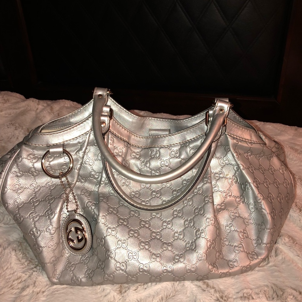 ⭐️sold ⭐️Metallic silver Gucci shoulder bag